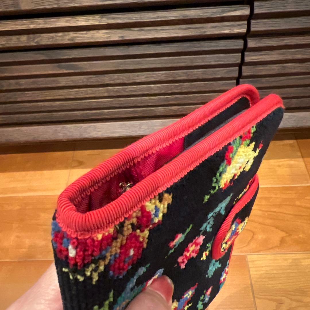 フェイラー ハイジ　母子手帳ケース　マルチケース　黒×赤