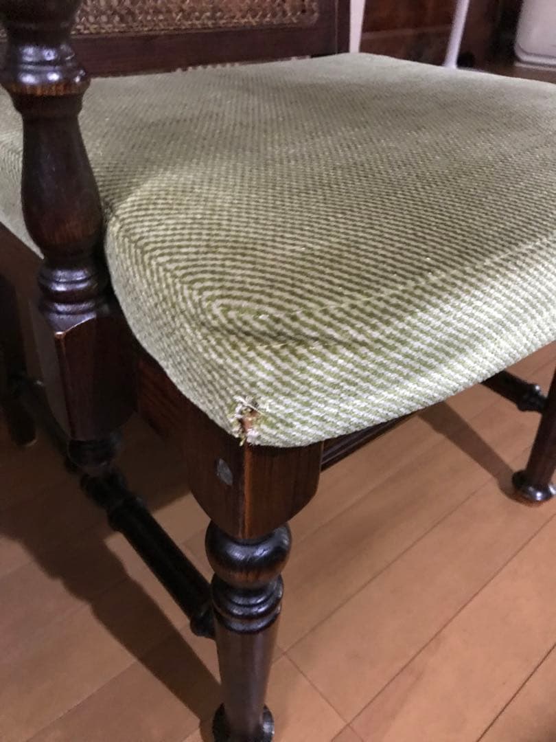 木製　アーム付き　椅子