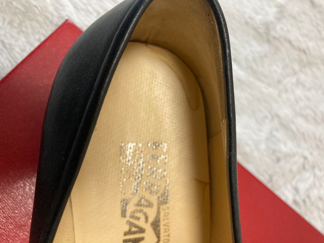 Salvatore Ferragamo ブラックローファー