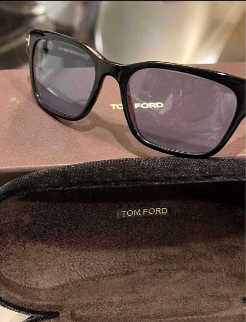 トムフォード　サングラス　TF5288