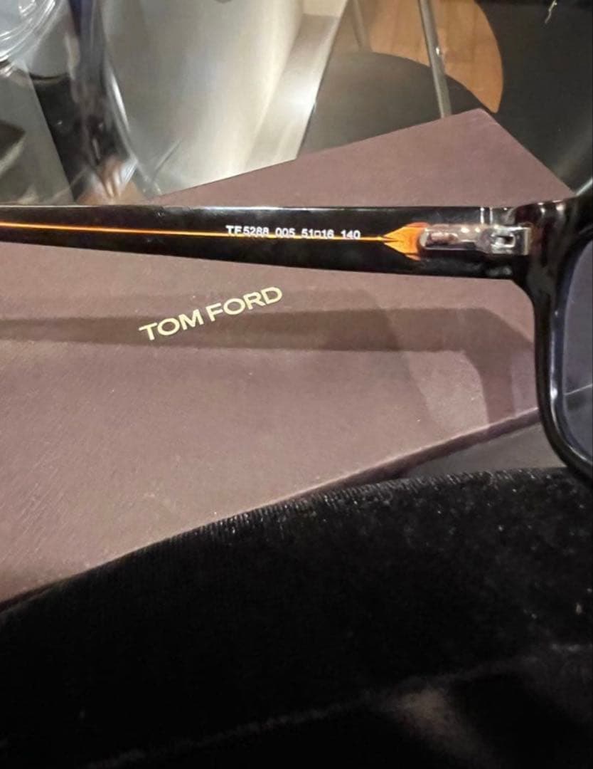 トムフォード　サングラス　TF5288