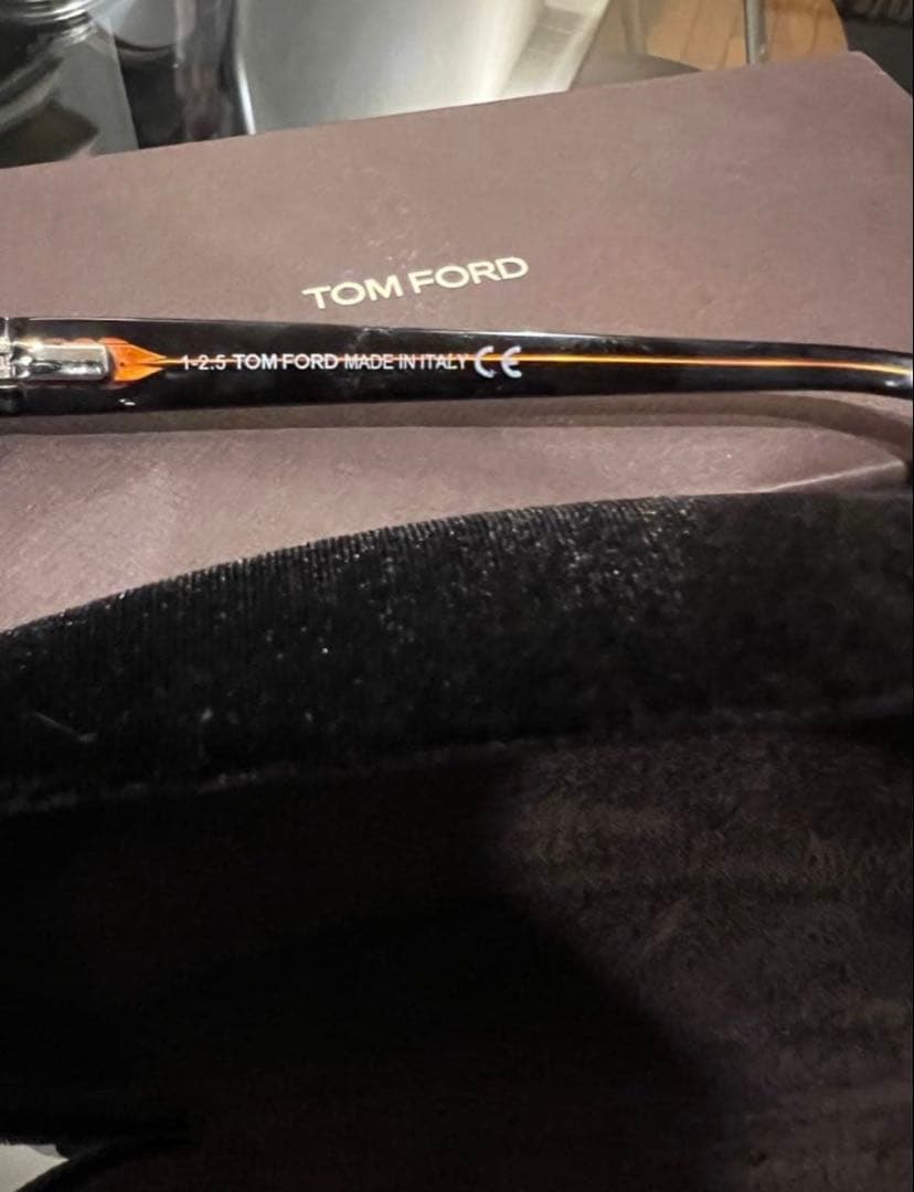 トムフォード　サングラス　TF5288