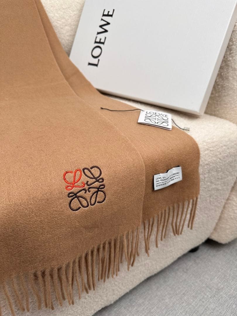 ロエベ　ウールマフラー　キャメル　アナグラム刺繍