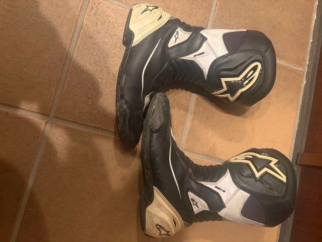 アルパインバイク用レーシングブーツ