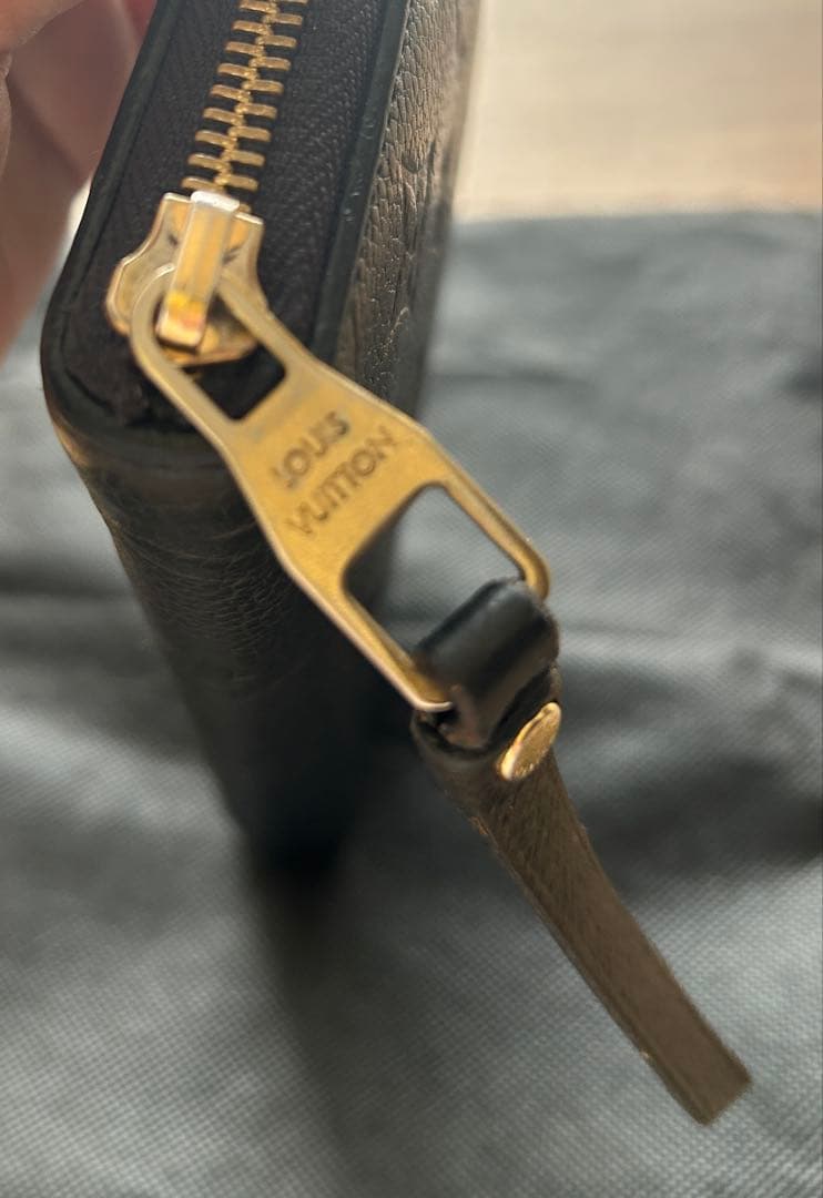 ルイ・ヴィトン アンプラント ジッピーウォレットブラック