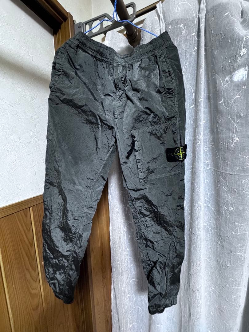 ストーンアイランド カーキ ナイロンパンツ