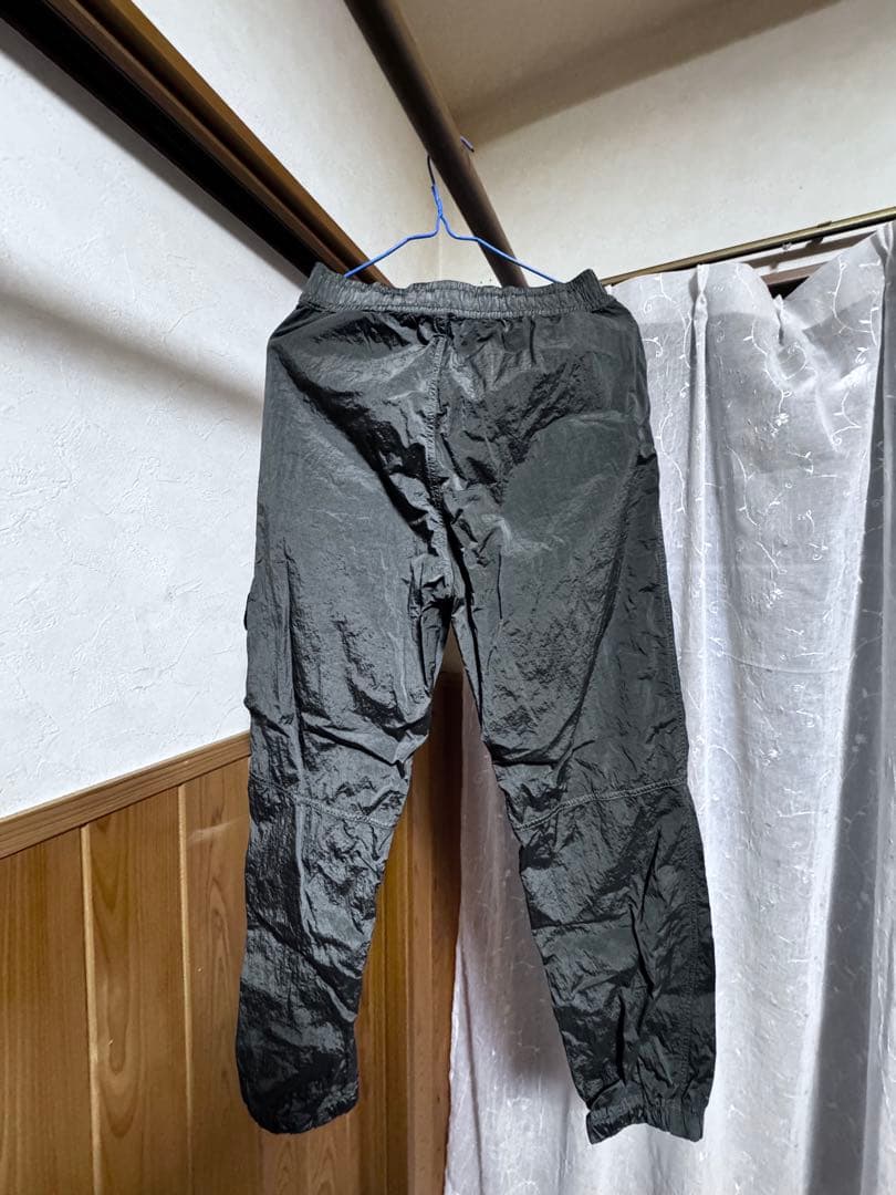 ストーンアイランド カーキ ナイロンパンツ