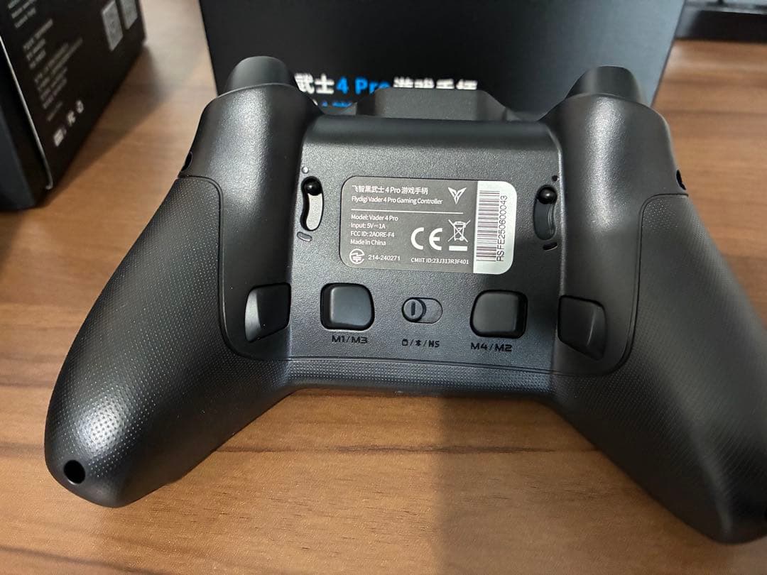 FLYDIGI VADER 4 Pro コントローラー