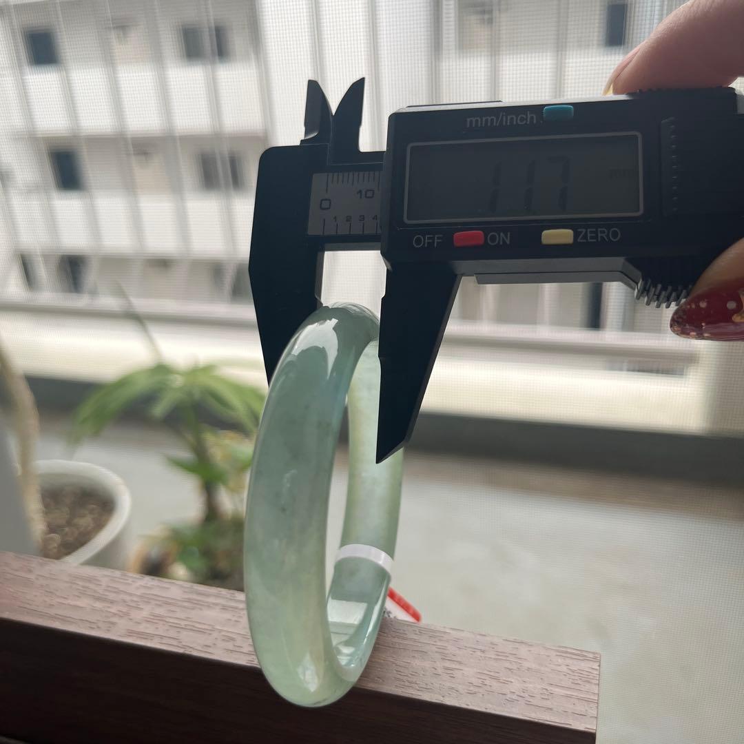 氷水色翡翠バングル