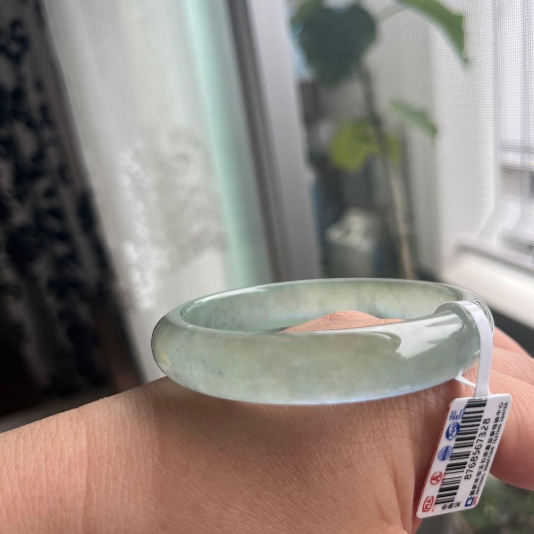 氷水色翡翠バングル