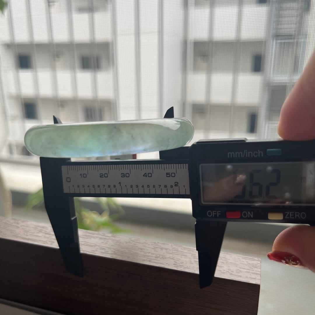 氷水色翡翠バングル