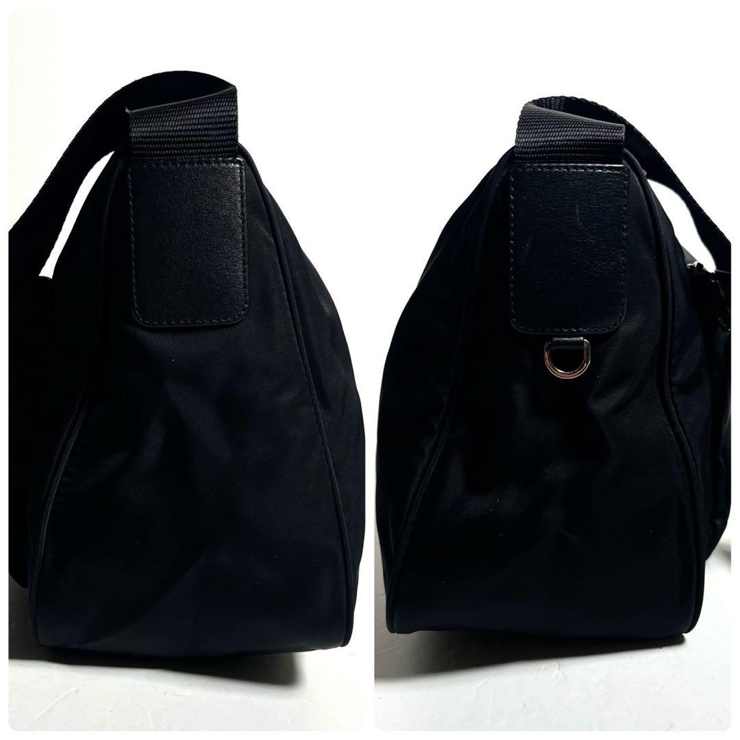 【超美品・使用感少ない】近年モデル プラダ ショルダーバッグ トライアングル 黒