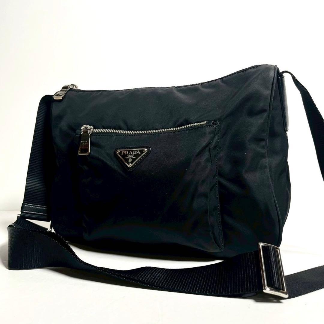 【超美品・使用感少ない】近年モデル プラダ ショルダーバッグ トライアングル 黒