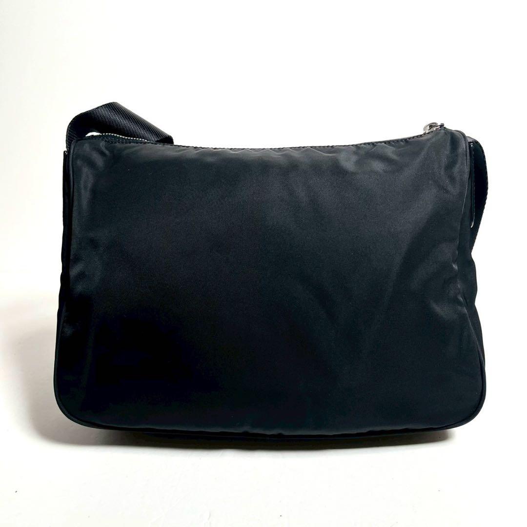 【超美品・使用感少ない】近年モデル プラダ ショルダーバッグ トライアングル 黒