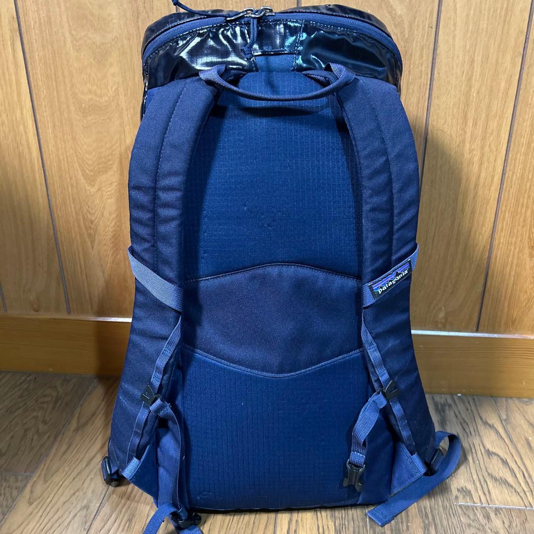patagonia ブラックホール　25ℓ ネイビー