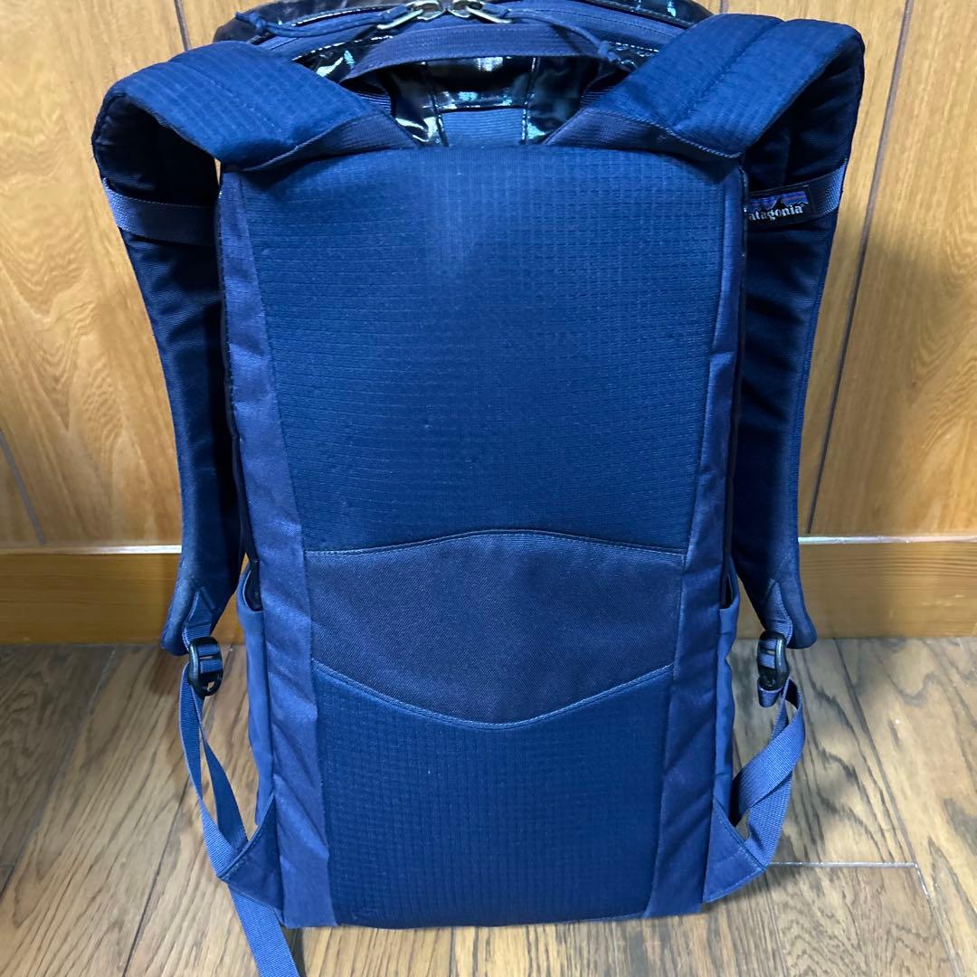 patagonia ブラックホール　25ℓ ネイビー