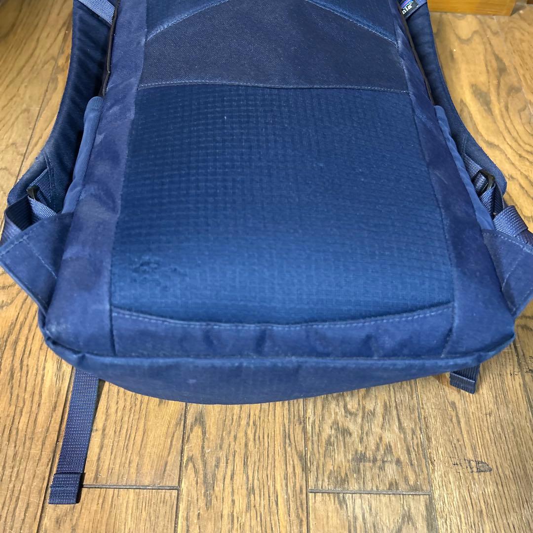 patagonia ブラックホール　25ℓ ネイビー