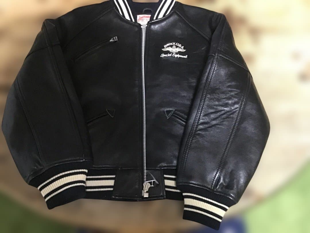 AVIREX ブラックレザー スタジャン　【美品】