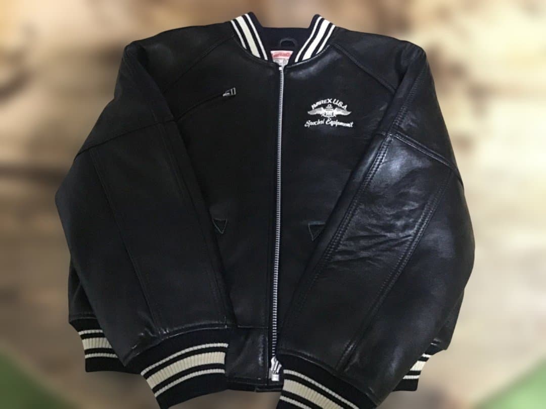 AVIREX ブラックレザー スタジャン　【美品】