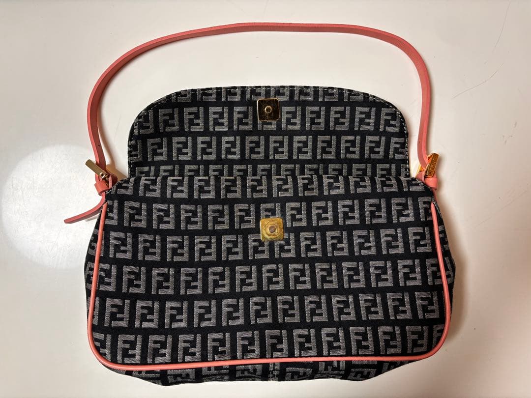 希少カラー FENDI フェンディ ズッキーノ ワンショルダー ピンク 難あり