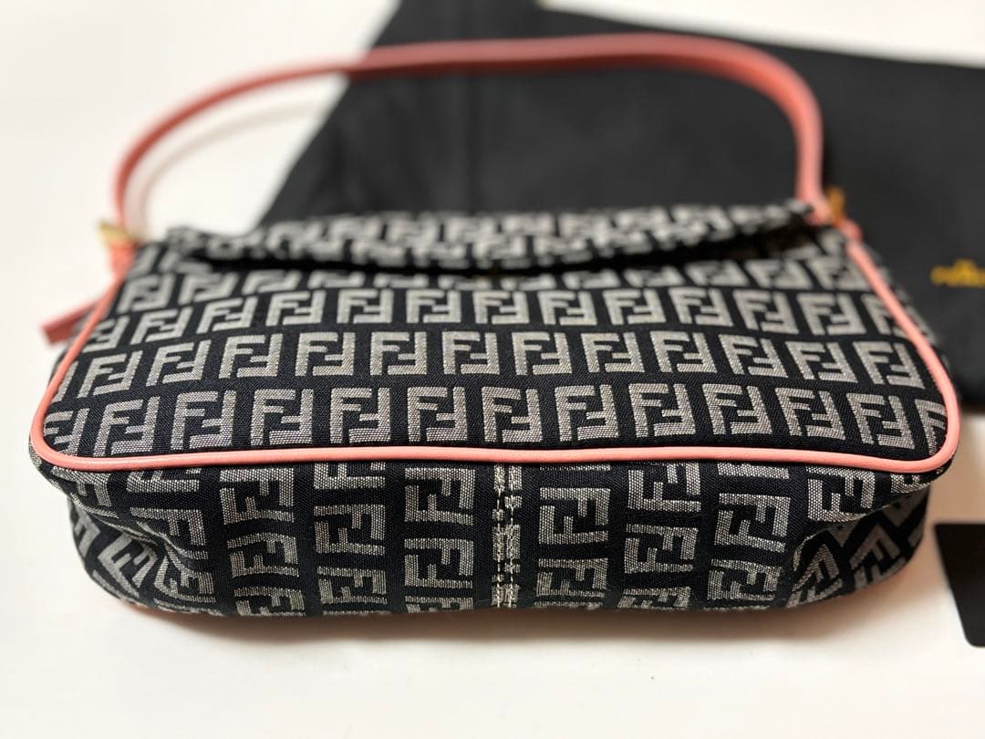 希少カラー FENDI フェンディ ズッキーノ ワンショルダー ピンク 難あり