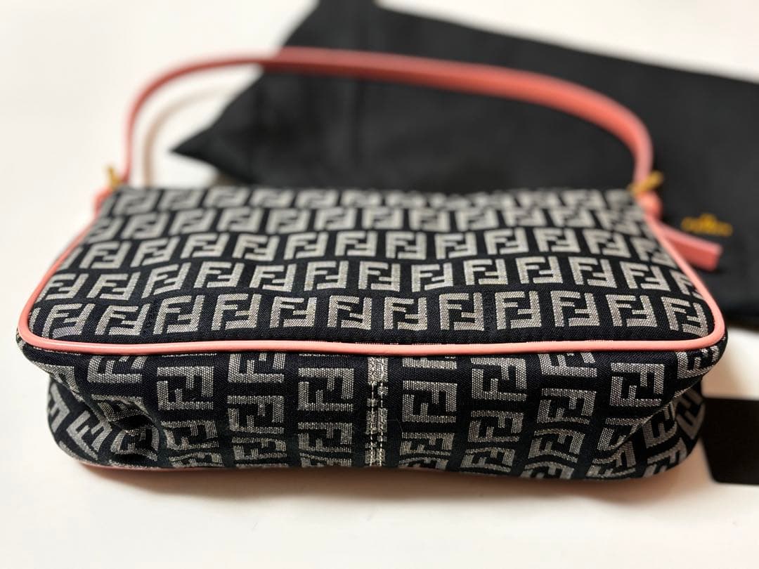 希少カラー FENDI フェンディ ズッキーノ ワンショルダー ピンク 難あり