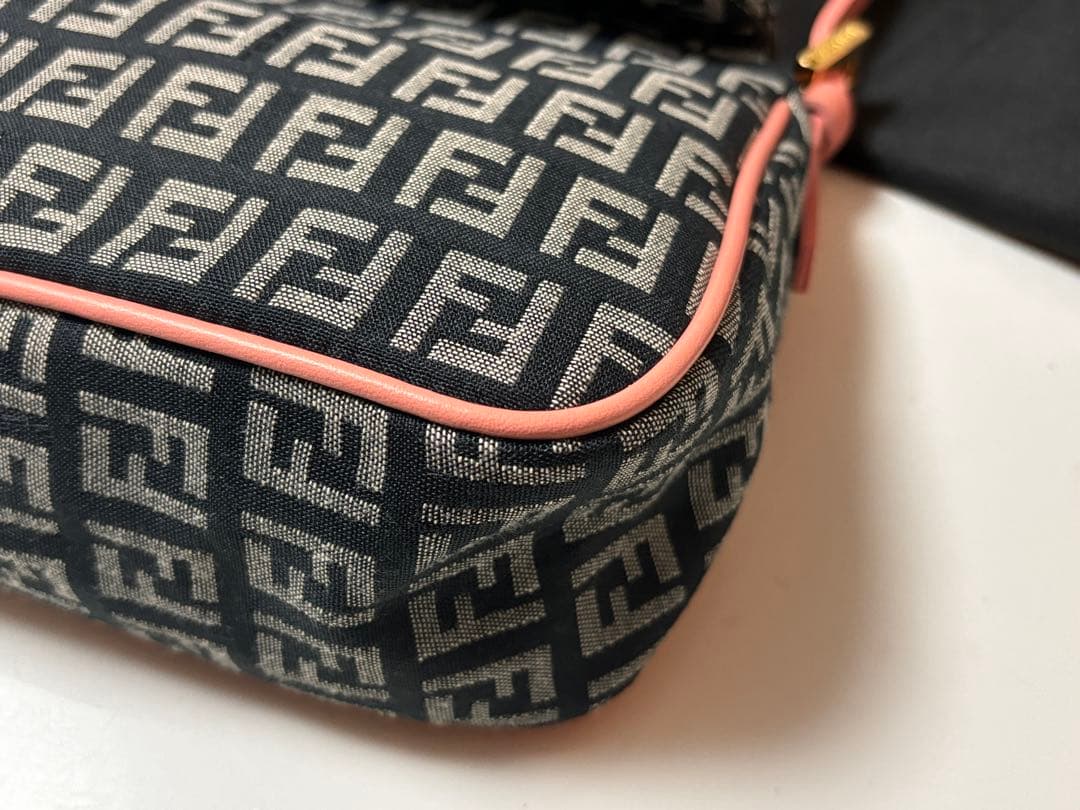 希少カラー FENDI フェンディ ズッキーノ ワンショルダー ピンク 難あり