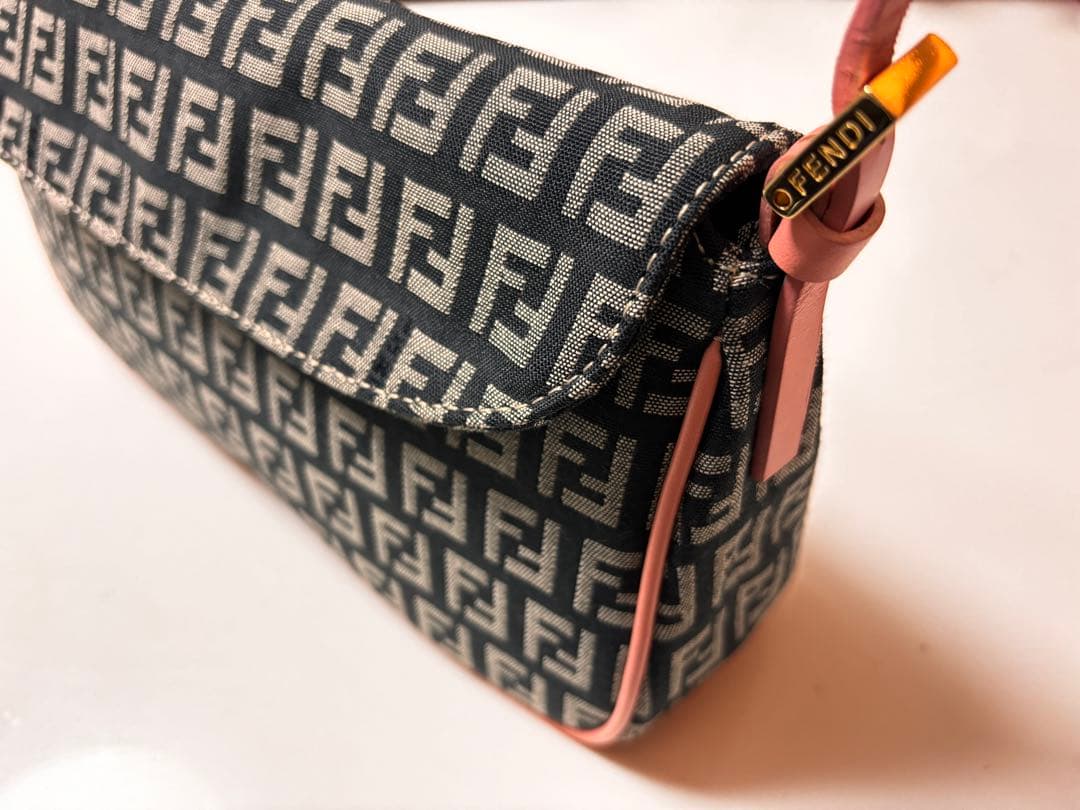 希少カラー FENDI フェンディ ズッキーノ ワンショルダー ピンク 難あり