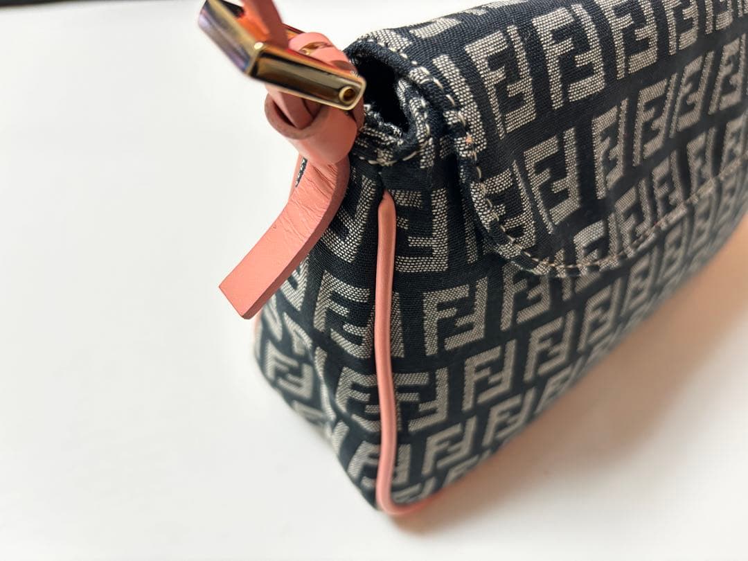 希少カラー FENDI フェンディ ズッキーノ ワンショルダー ピンク 難あり