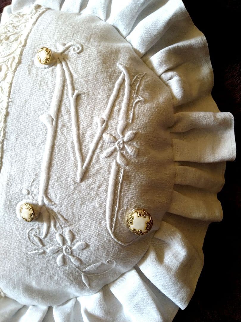 ※〜2/15限定※フランスアンティーク　ロゴ刺繍　豪華レース　クッション