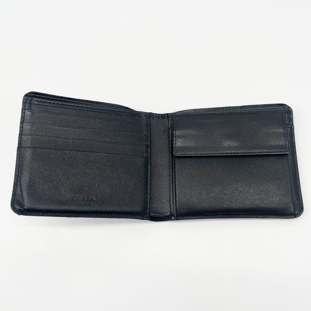 PRADA サフィアーノ　二つ折り財布　レザー　ブラック　ロゴ有り