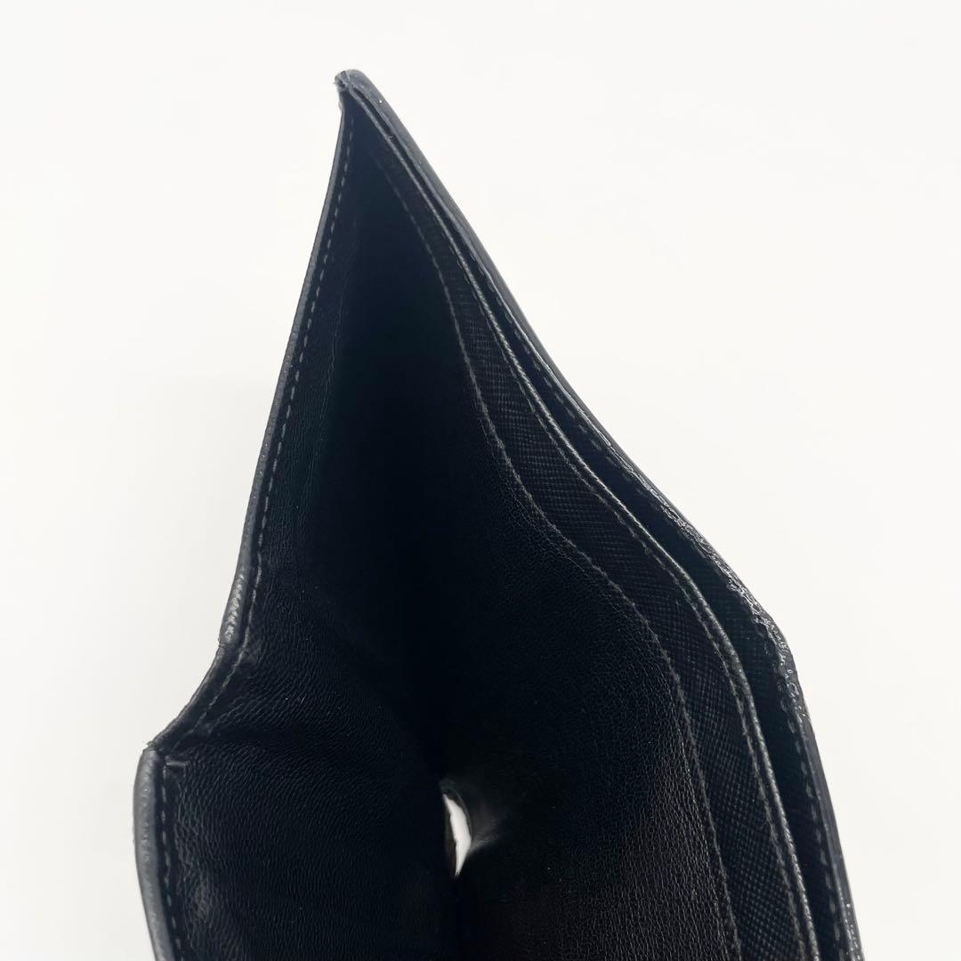 PRADA サフィアーノ　二つ折り財布　レザー　ブラック　ロゴ有り