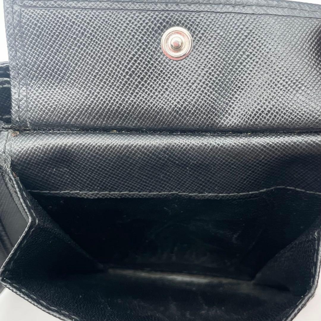 PRADA サフィアーノ　二つ折り財布　レザー　ブラック　ロゴ有り