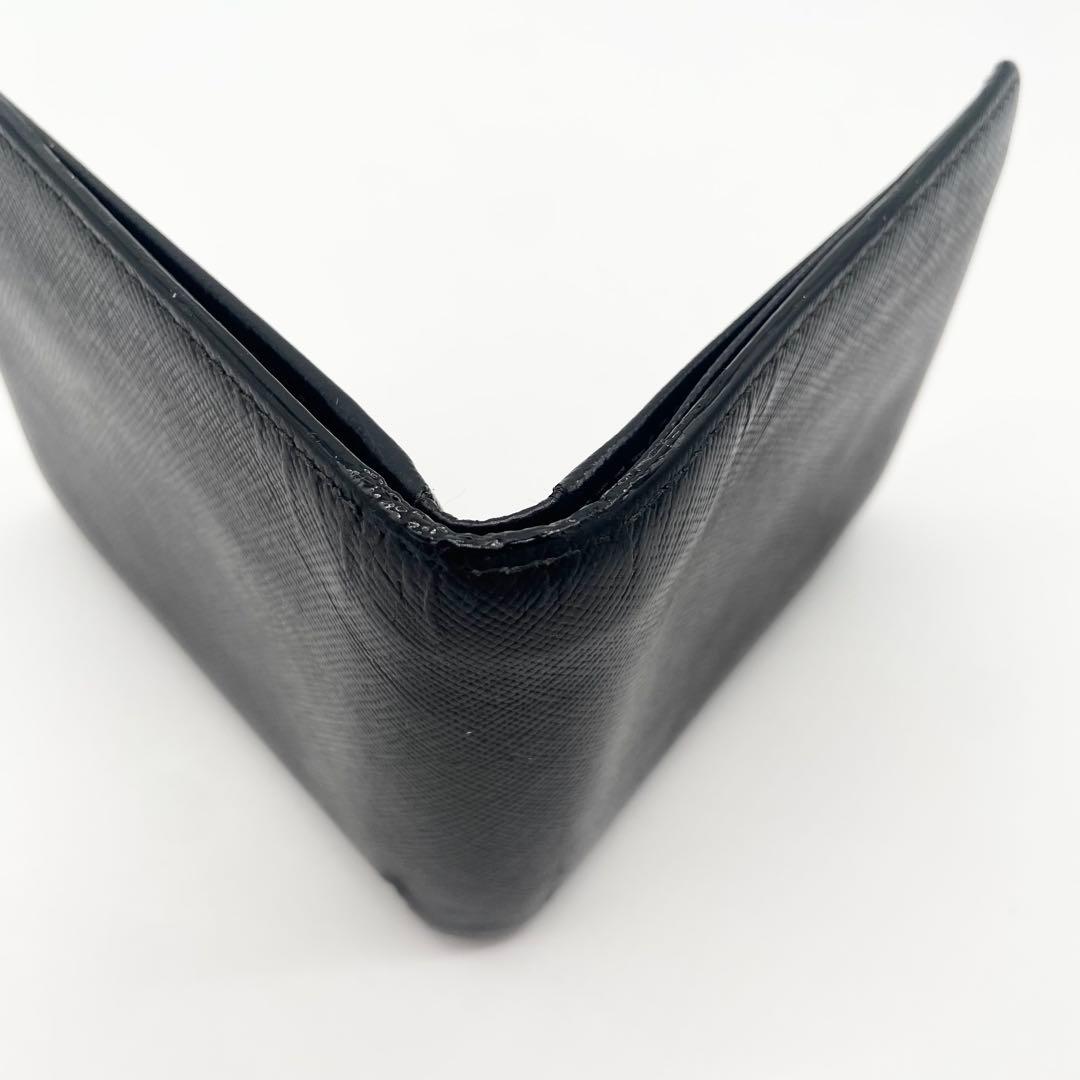 PRADA サフィアーノ　二つ折り財布　レザー　ブラック　ロゴ有り