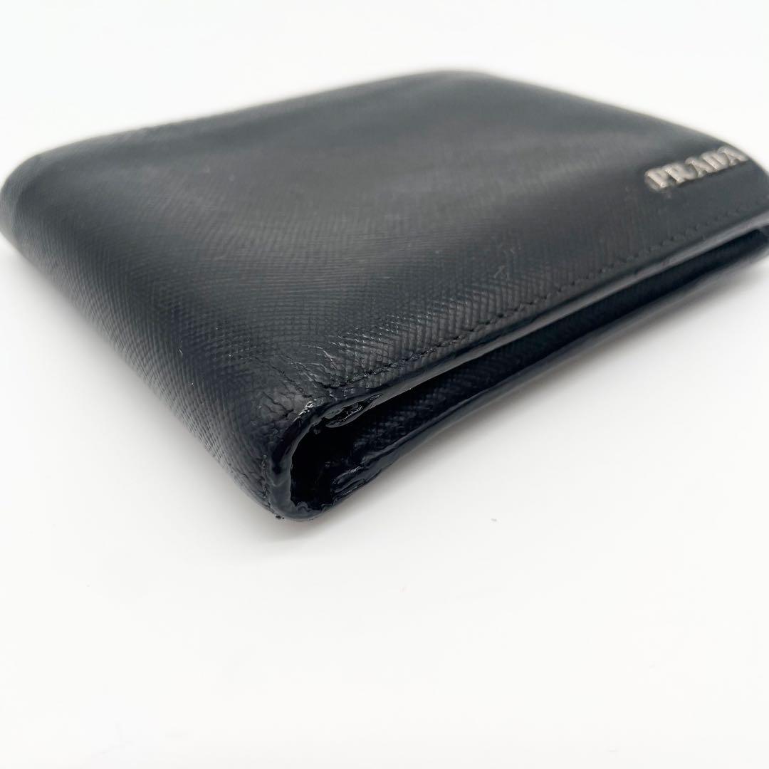 PRADA サフィアーノ　二つ折り財布　レザー　ブラック　ロゴ有り