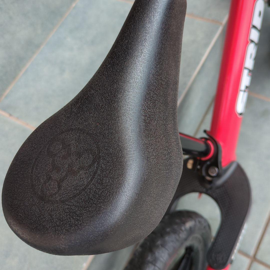 ストライダー　スポーツモデル12インチ　日本正規品