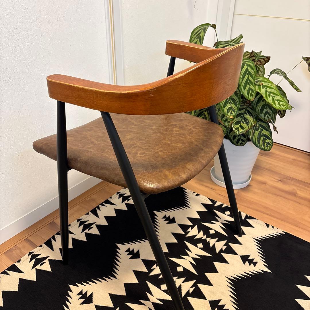 東谷AZUMAYA アームチェア① TEC-63 モダンなダイニングチェア