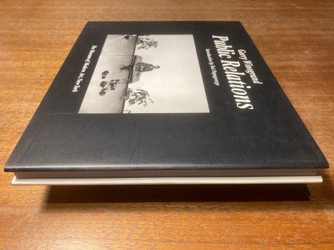 Garry Winogrand ，Public Relations