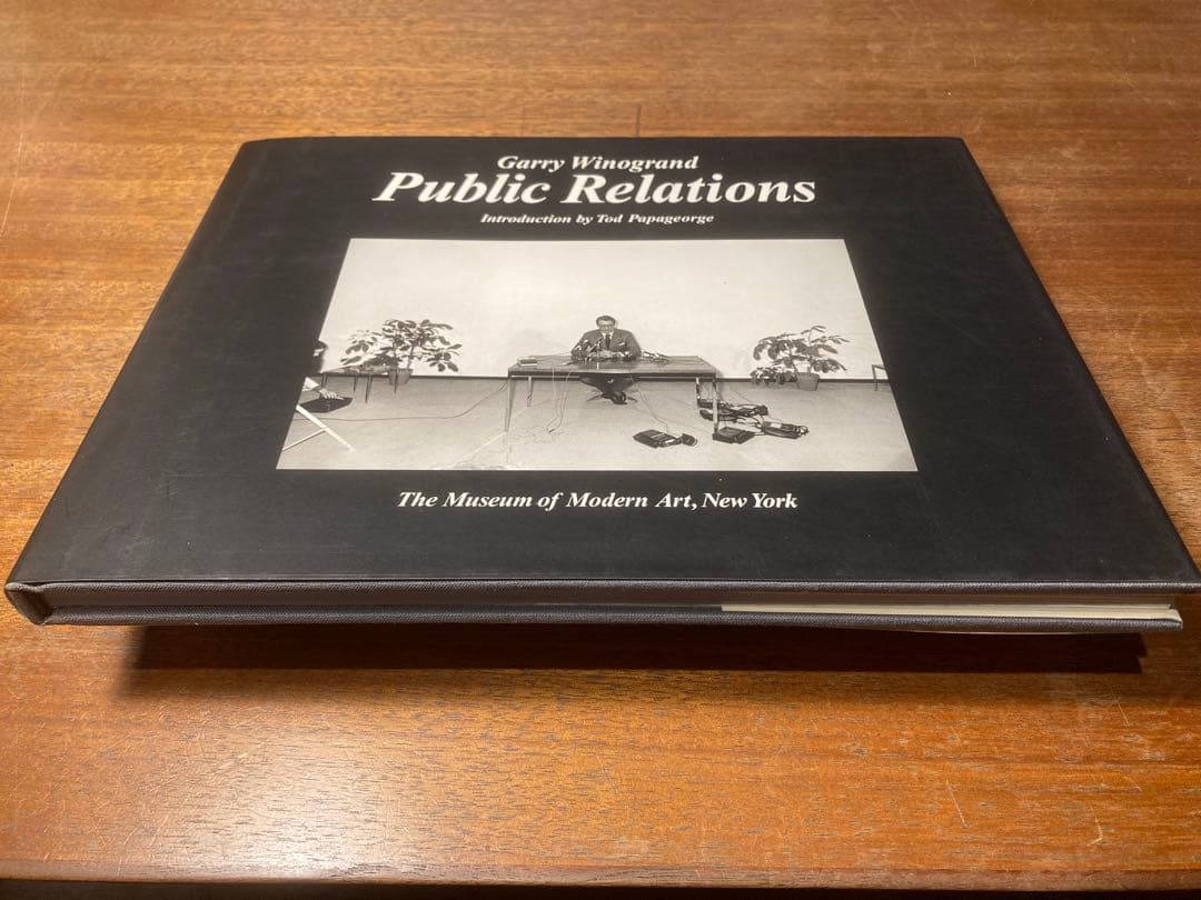 Garry Winogrand ，Public Relations