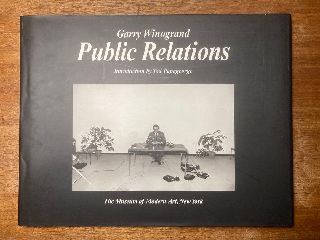 Garry Winogrand ，Public Relations