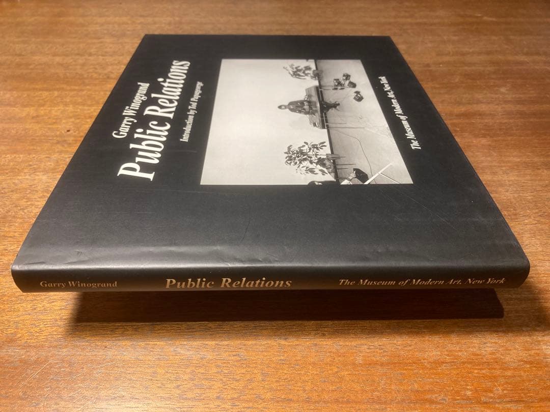 Garry Winogrand ，Public Relations