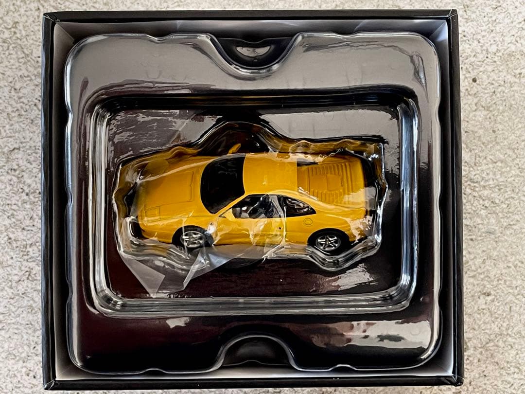 トミカリミテッドヴィンテージネオ　フェラーリF355ベルリネッタ　前期型　黄色