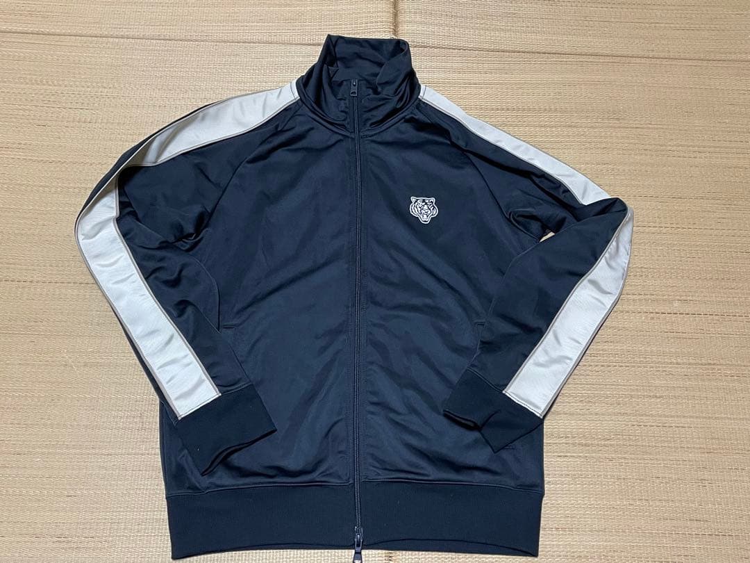 オニツカタイガー　トラックトップ