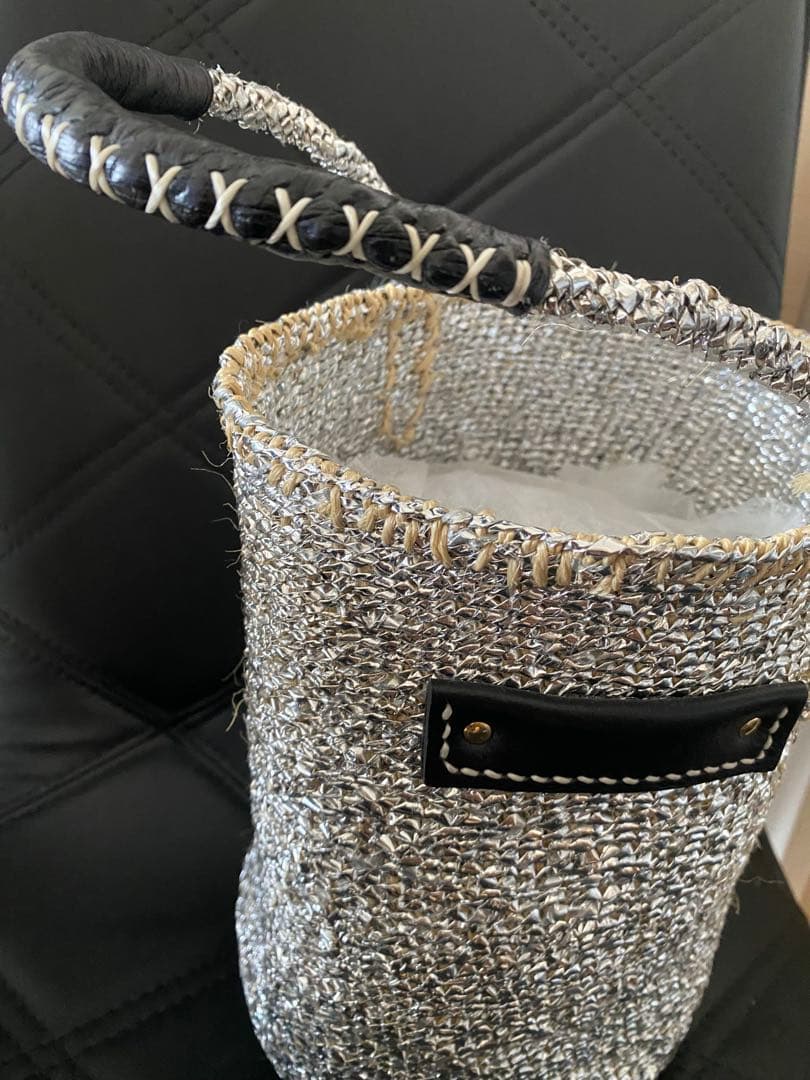 お値引き　meongblue シルバー バッグ タッセル付き