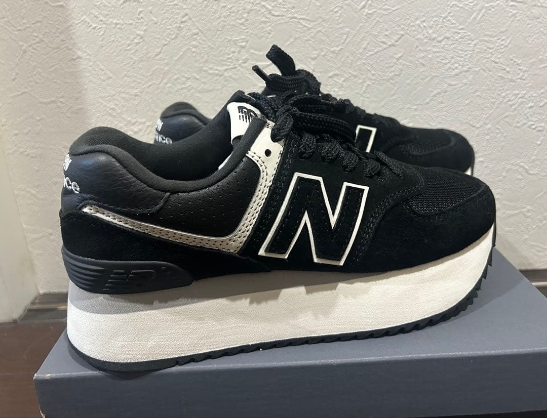 人気カラー！　美品　New Balance 574 厚底スニーカー