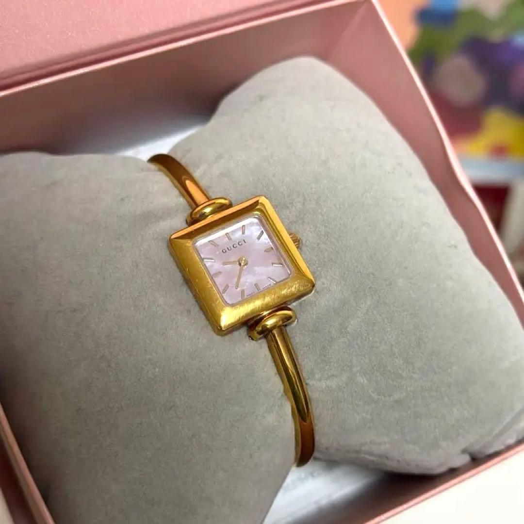 GUCCI ゴールド スクエアフェイス 腕時計