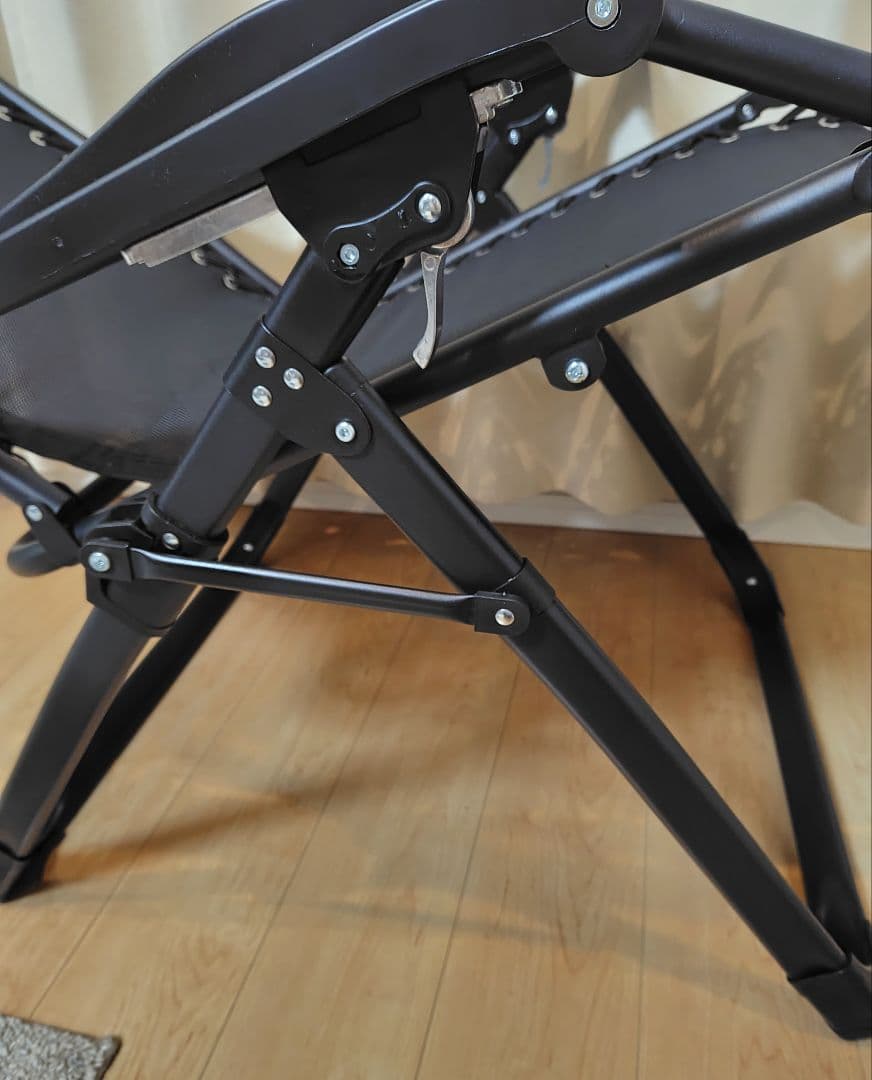 【新品未使用】折りたたみ式 リクライニングチェア (スポンジマット付き)ブラック
