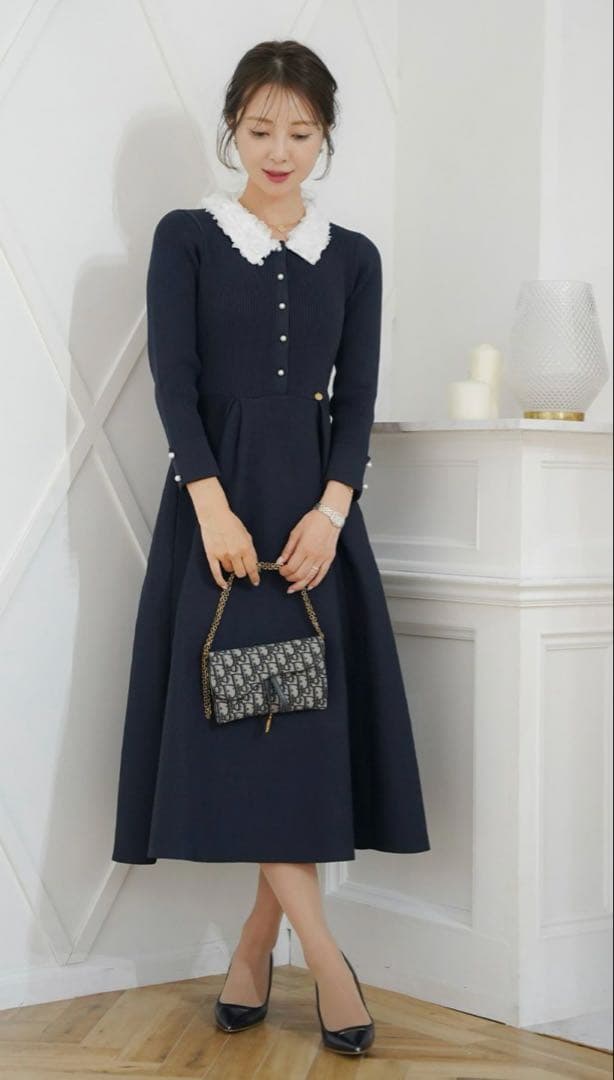 完売品 フラワー襟付きニットワンピース le reve vaniller