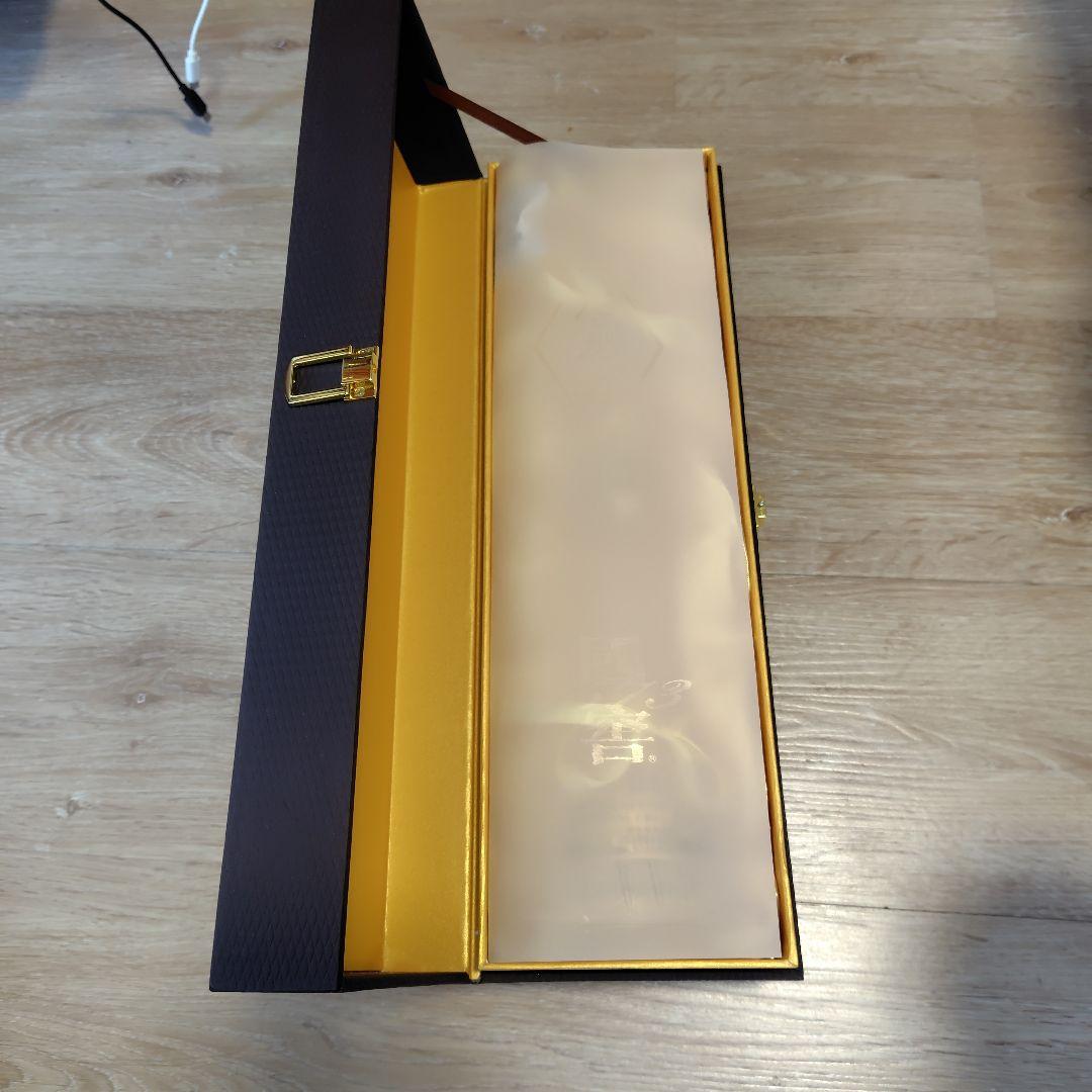 中国 広州塔 白酒 ハイジュウ 国告1573 600 ml 高級化粧箱入 53度