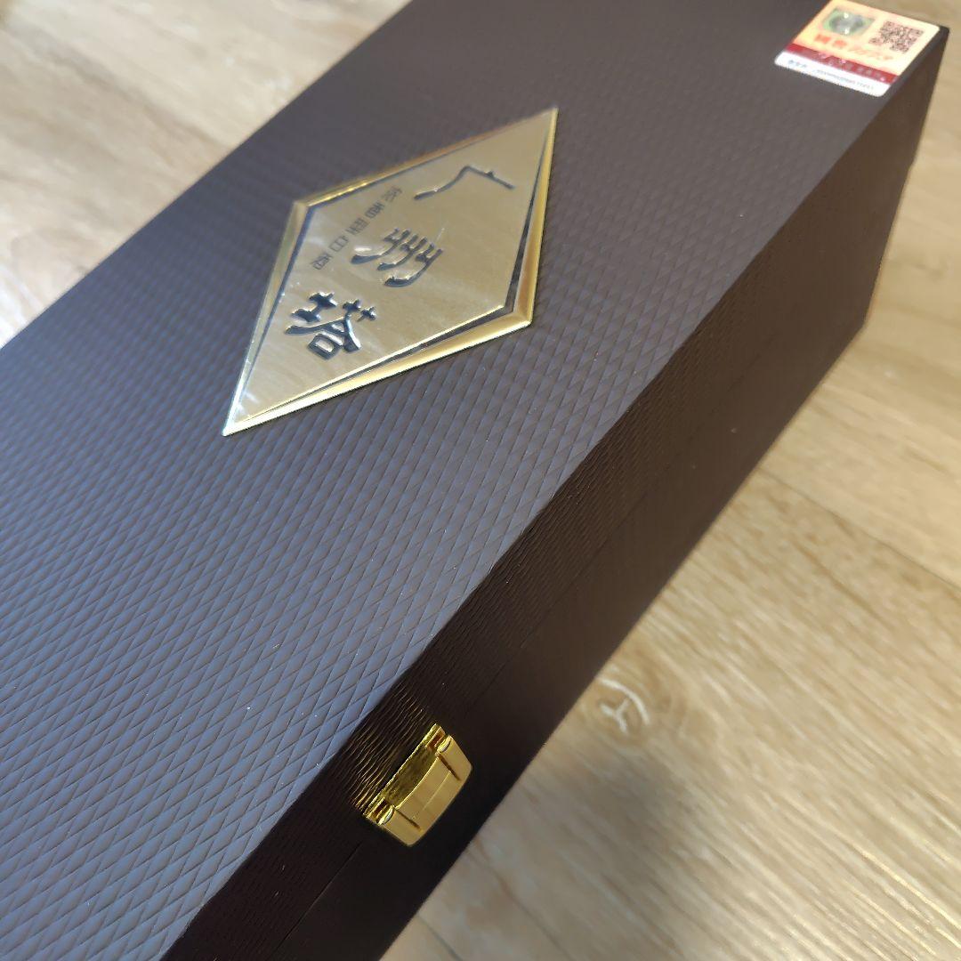 中国 広州塔 白酒 ハイジュウ 国告1573 600 ml 高級化粧箱入 53度